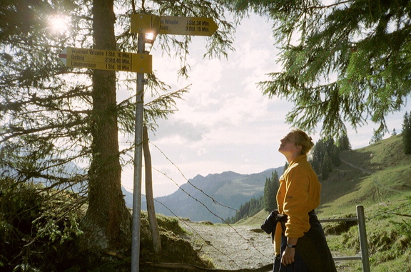 Gstaad Bas kijkt welke kant we op moeten