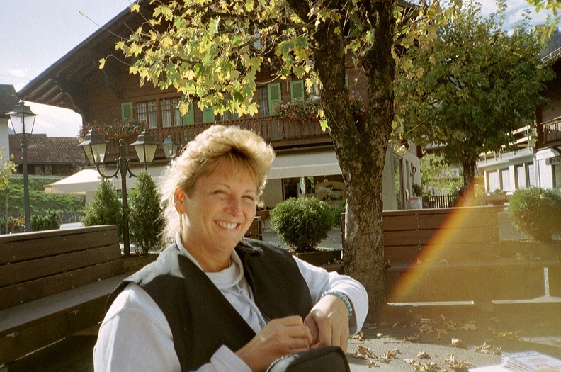 Gstaad Connie op het terras