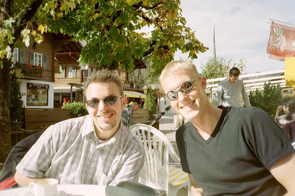 Gstaad Danny en Eelco op het terras