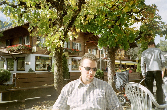 Gstaad Danny op het terras