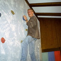 Gstaad Eelco beklimt de hotelkamer muur