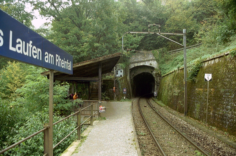 Laufen am Rheinfall treinstation