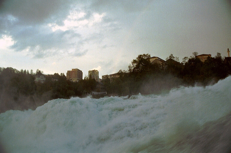 Rheinfall Water op de voorgrond