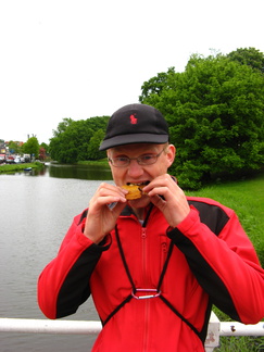 IMG 4206 - Trying Gevulde Koek and Stroopwafel together