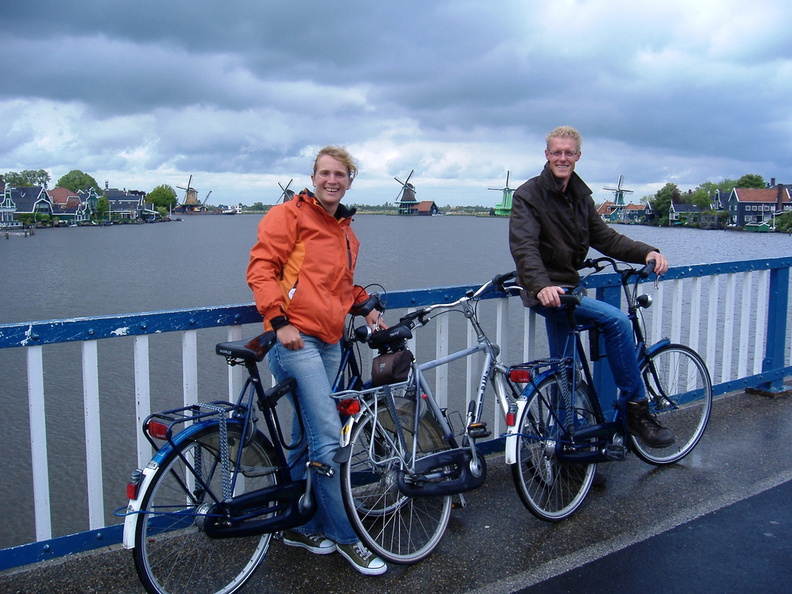 IMG_4237 - Bas and Eelco in front of the Zaanse Schans.JPG