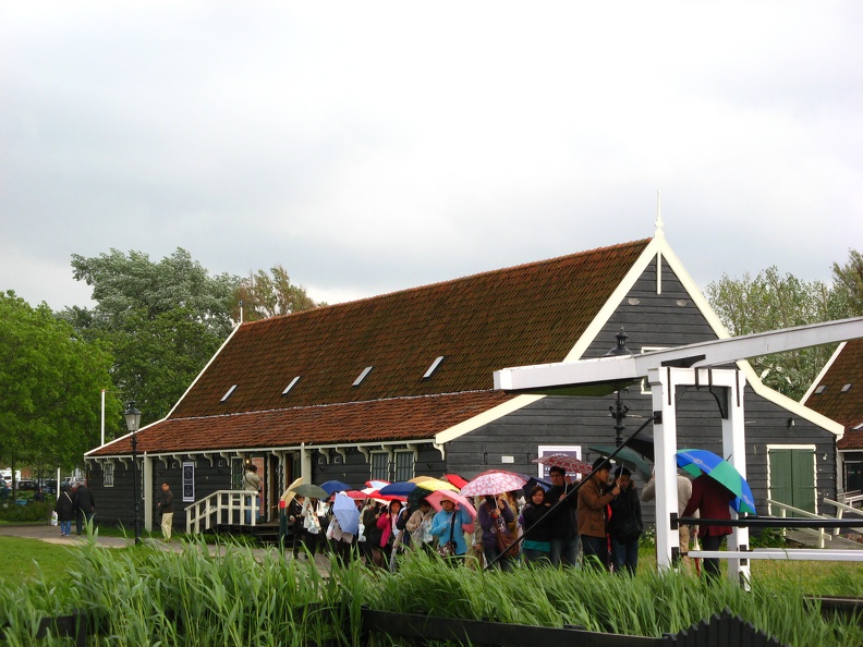 IMG_4239 - Lot of Chinese people on the Zaanse Schans.JPG