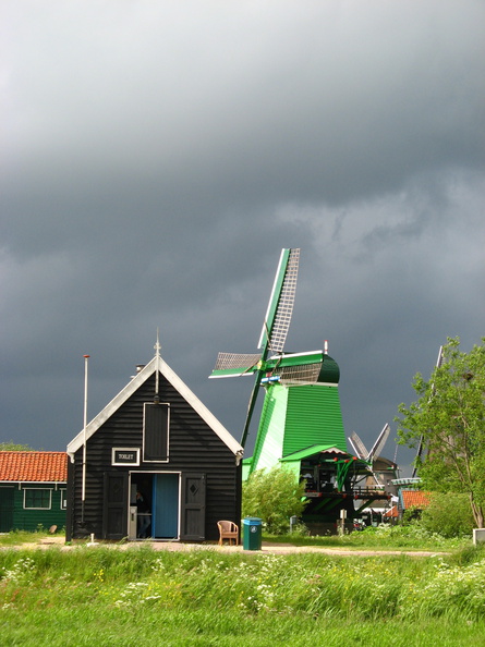 IMG_4244 - Sun and dark clouds (Zaanse Schans).JPG