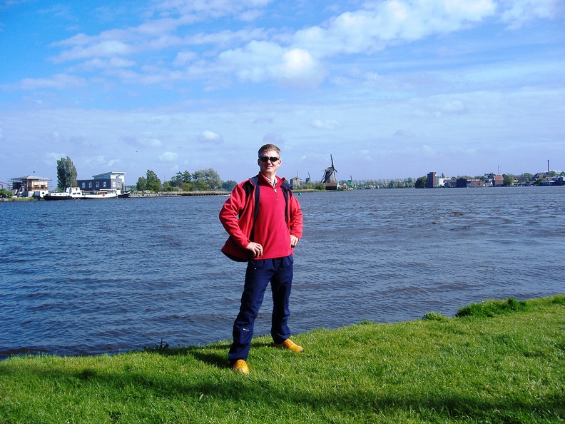 IMG_4284a - Paul in Holland, with the clogs of the local guy.JPG