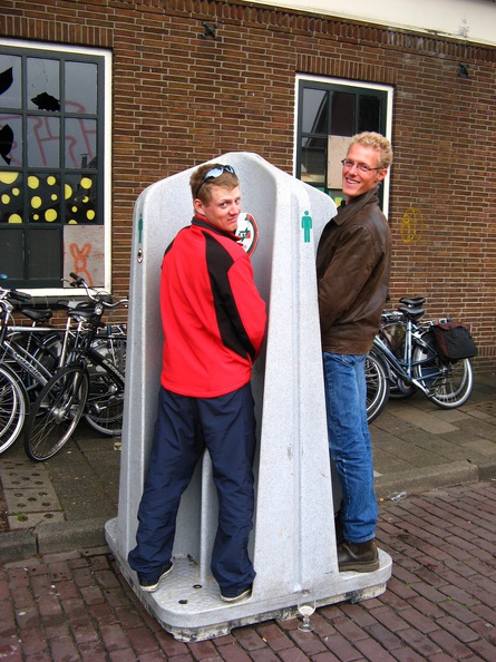 IMG 4300 - Paul and Eelco in the Pissoir