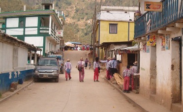 Mannen van Todos Santos in traditionele kleding