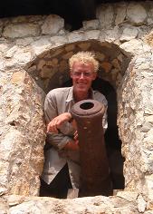 Eelco with canon at El Castillo de San Felipe