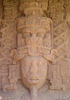 Maya sculpturen in Quiriguá