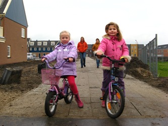 Kinderen op de fiets in Saendelft