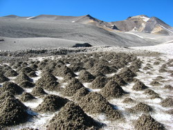 Bijzondere zandhoopjes op de gletsjers