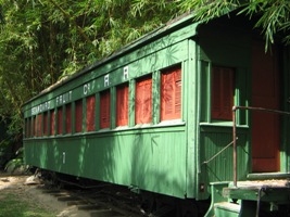 Oude wagon van de Standard Fruit Company in het park van La Ceiba