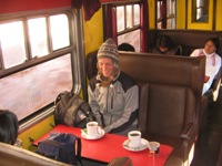 Bas in de buffetklasse van de trein naar Huancavelica