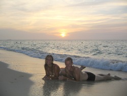 Bas en Eelco bij zonsondergang op Playa Blanca