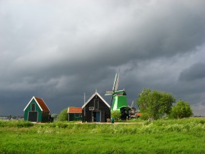 IMG_4243 - Sun and dark clouds (Zaanse Schans)